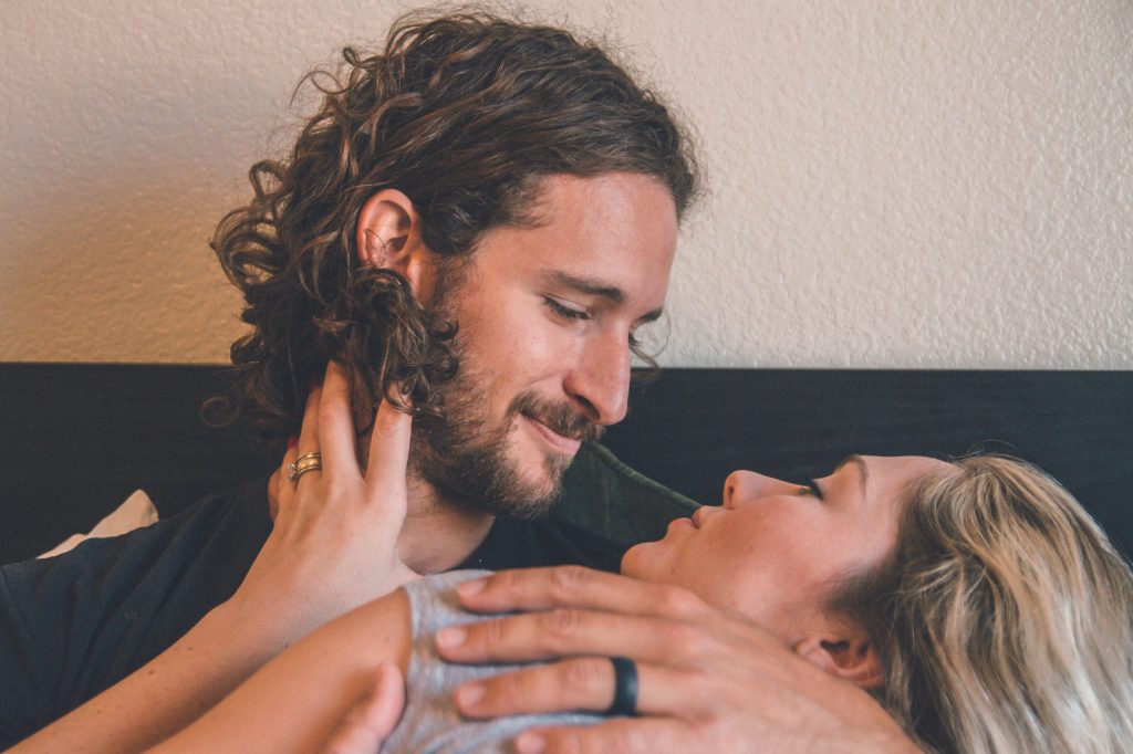 Er nettdating enklere for&nbsp;damer?