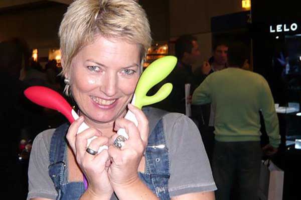 På pornomesse med&nbsp;Cecilie